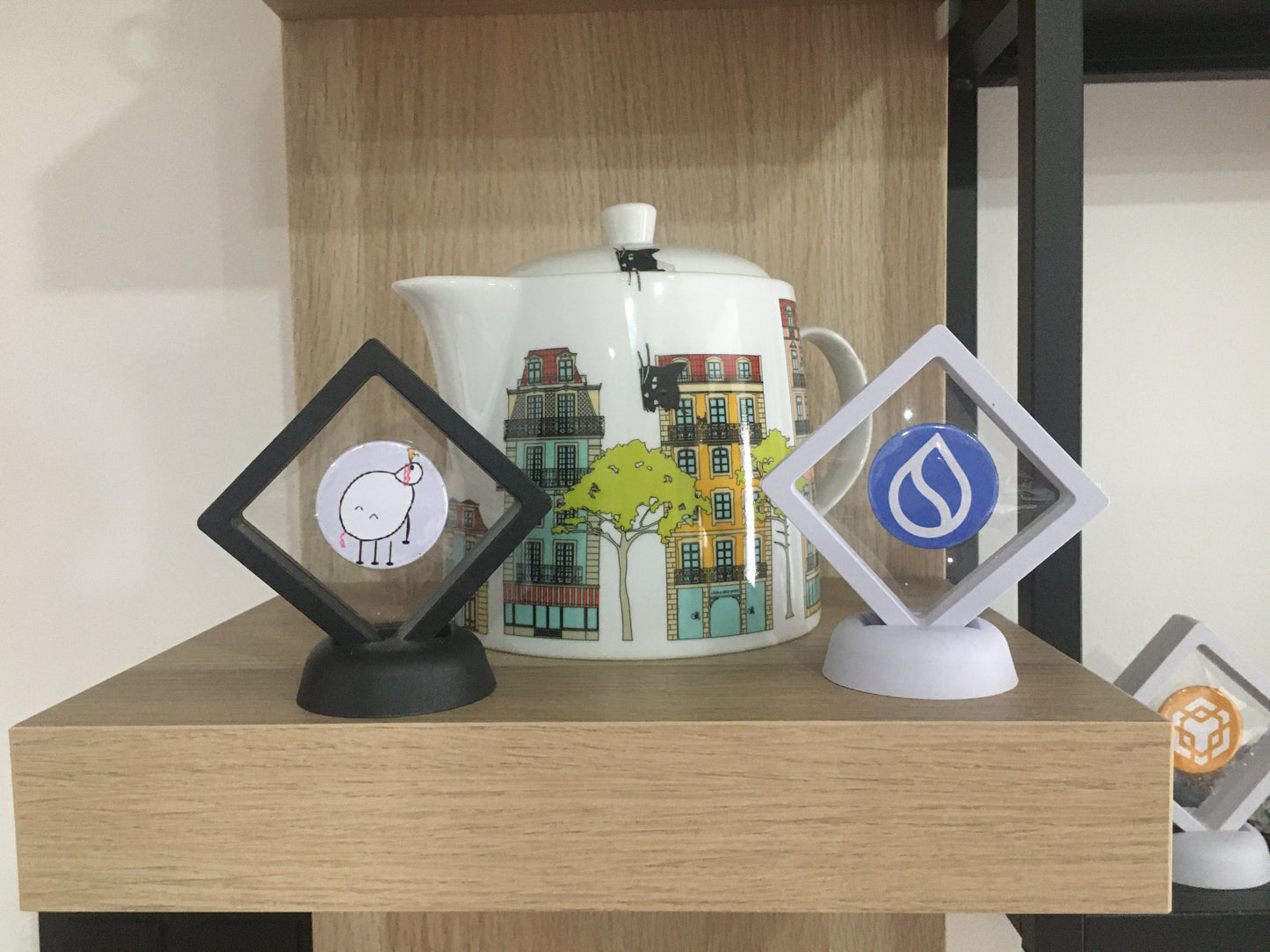 Display Decorativo Criptomoedas 7x7 - Personalizável