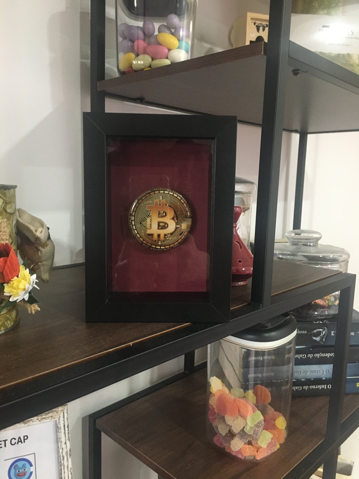 Quadro Bitcoin 3D com Moeda Física – Peça de Coleção Cripto