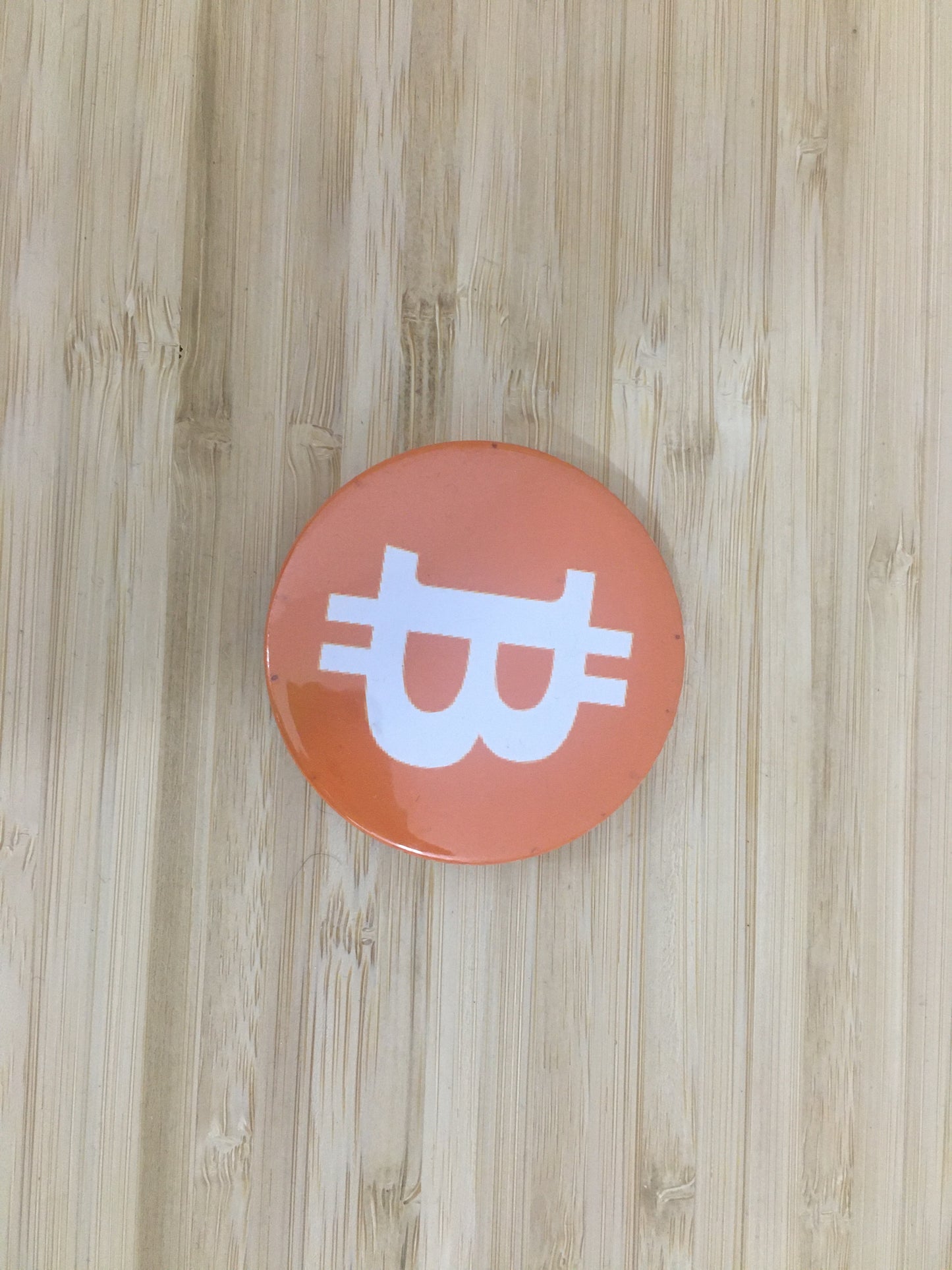 Expositor Bitcoin 3D com Moeda – Peça Decorativa para Setup Cripto