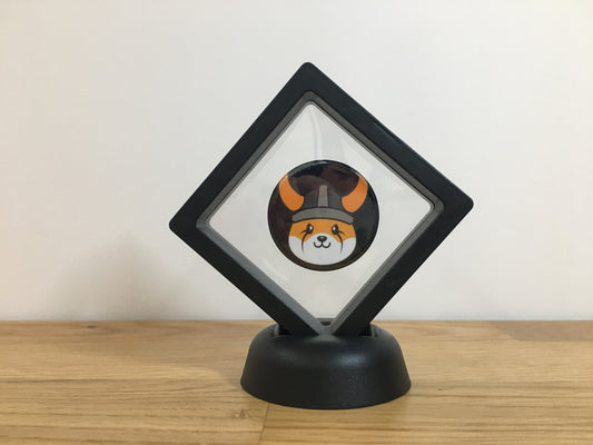 Expositor Floki 3D com Moeda – Peça Decorativa para Setup Cripto