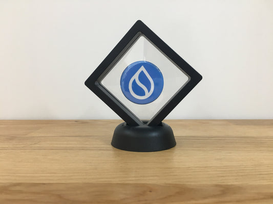 Expositor Sui 3D com Moeda – Peça Decorativa para Setup Cripto