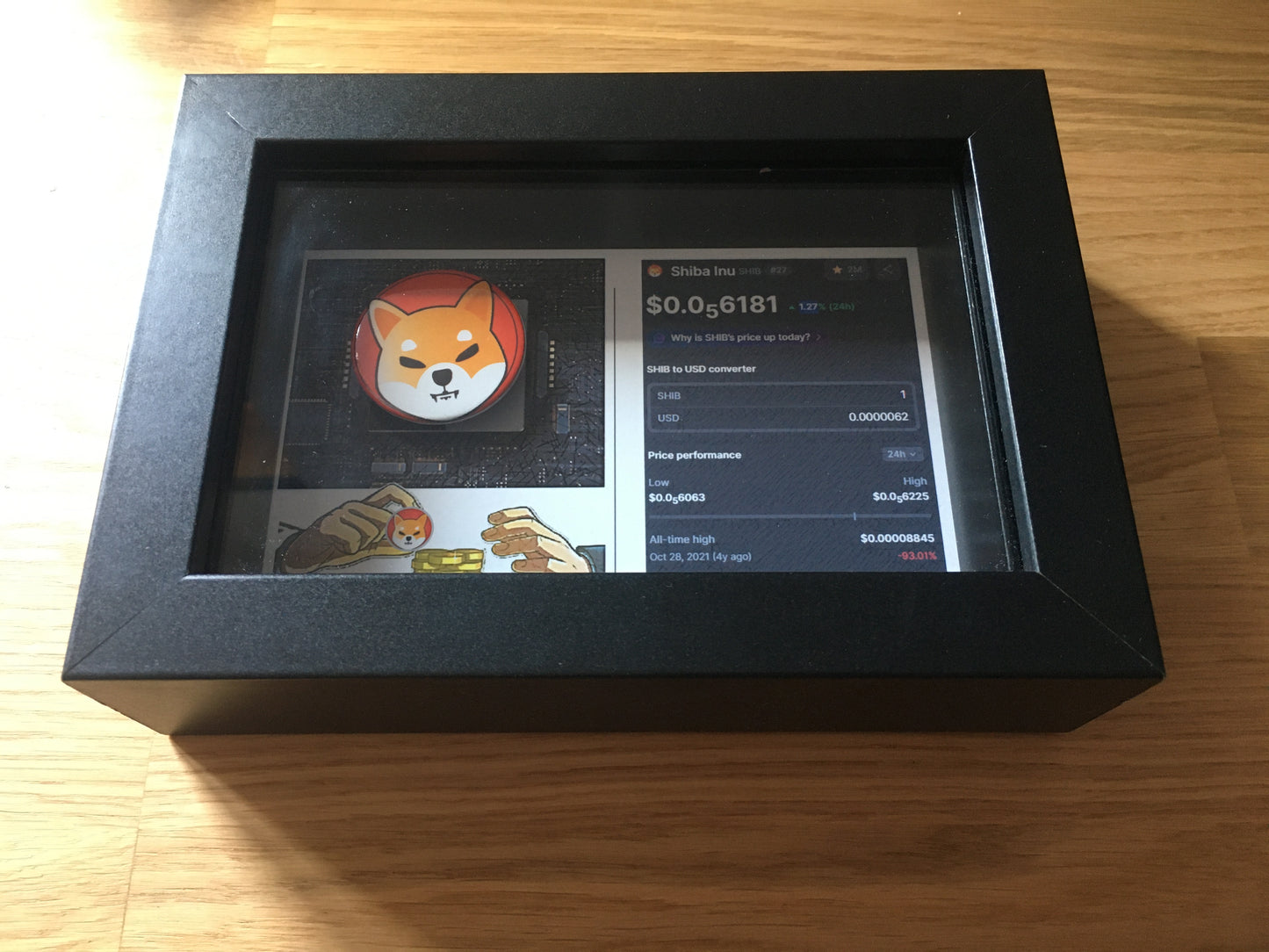 Quadro Shib 3D com Moeda Física – Peça de Coleção Cripto