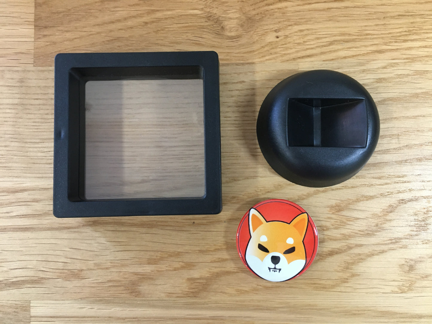 Expositor Shib 3D com Moeda – Peça Decorativa para Setup Cripto