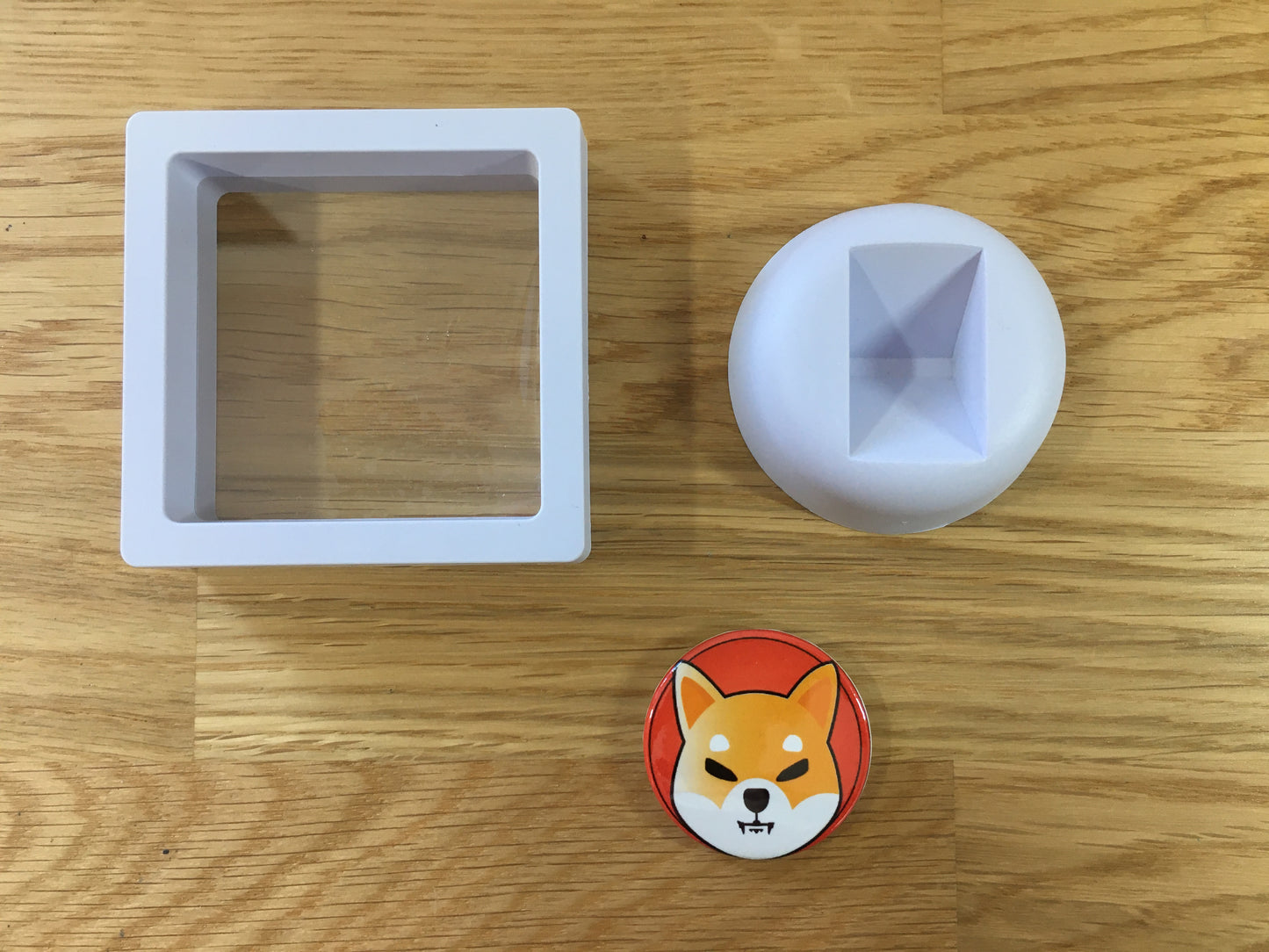 Expositor Shib 3D com Moeda – Peça Decorativa para Setup Cripto