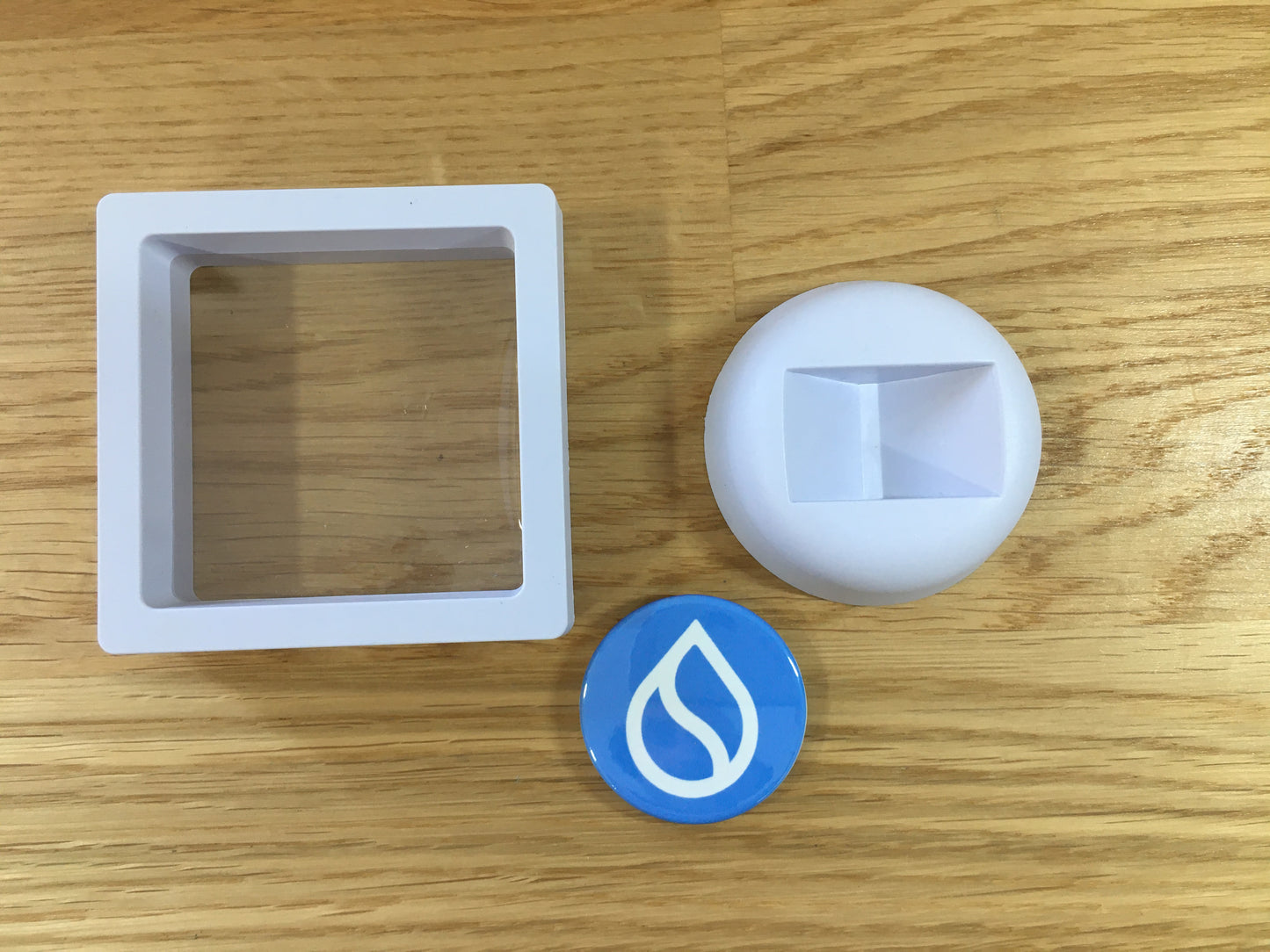 Expositor Sui 3D com Moeda – Peça Decorativa para Setup Cripto