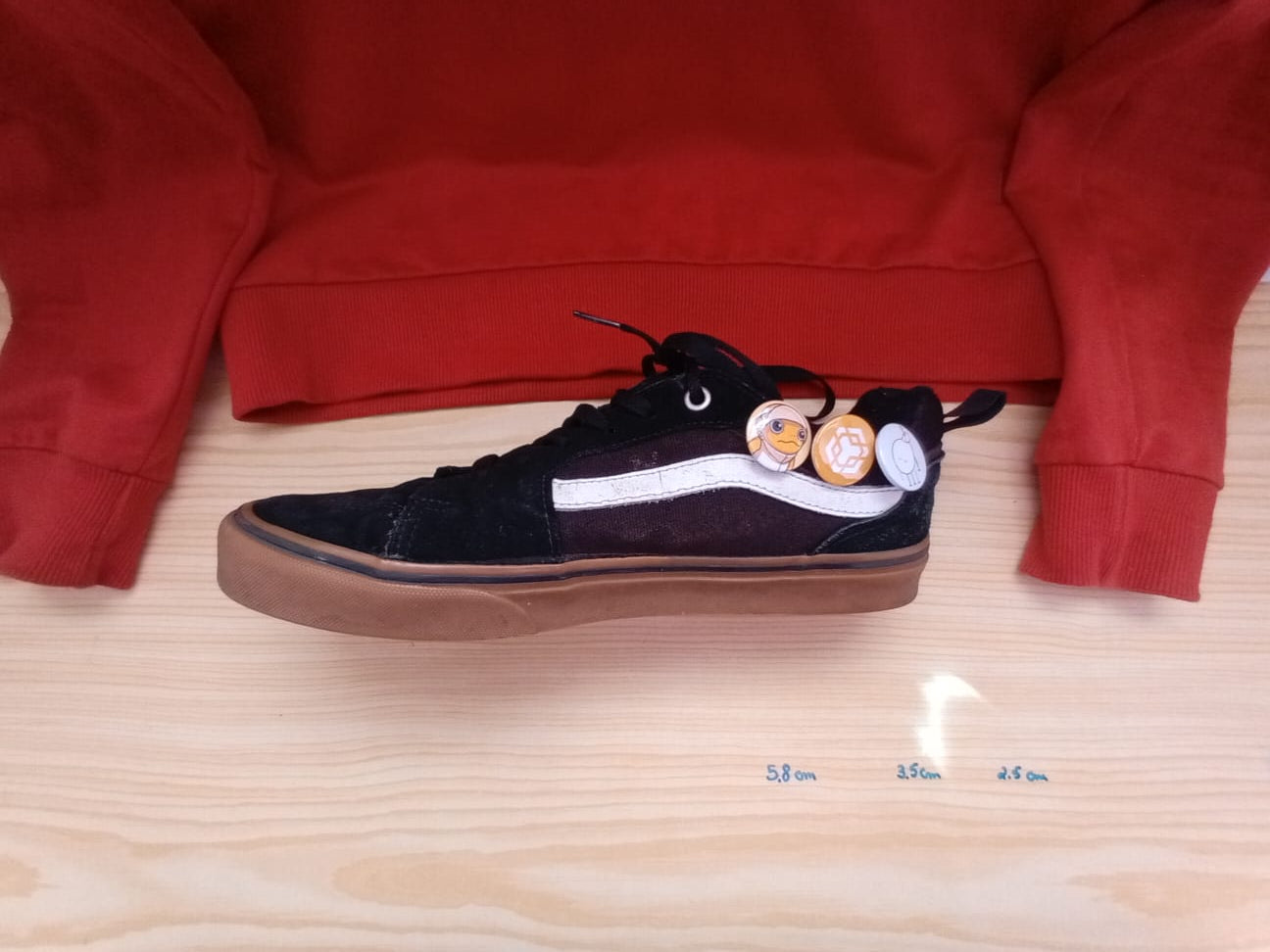 pins bottons colecionáveis. uso diverso desde calçado,calças,camisolas,bones,mochilas. os seus tokens favoritos, pepe,shib,turbo,toshi,bitcoin,ethereum