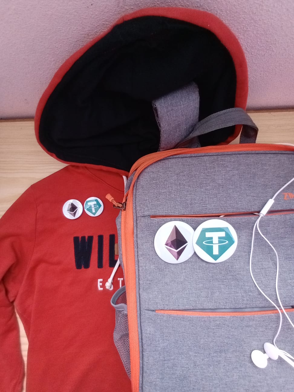 pin para usos diversos desde calcas camisolas, bonés, mochilas. Pins / bottons  de diversas criptomoedas, bitcoin,ethereum,xrp,tron,solana,sui,binance