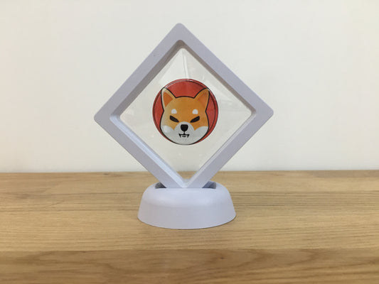 Expositor Shib 3D com Moeda – Peça Decorativa para Setup Cripto